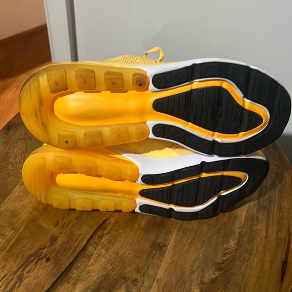 Women’s Nike Air Max 270 - Picture 4 of 5